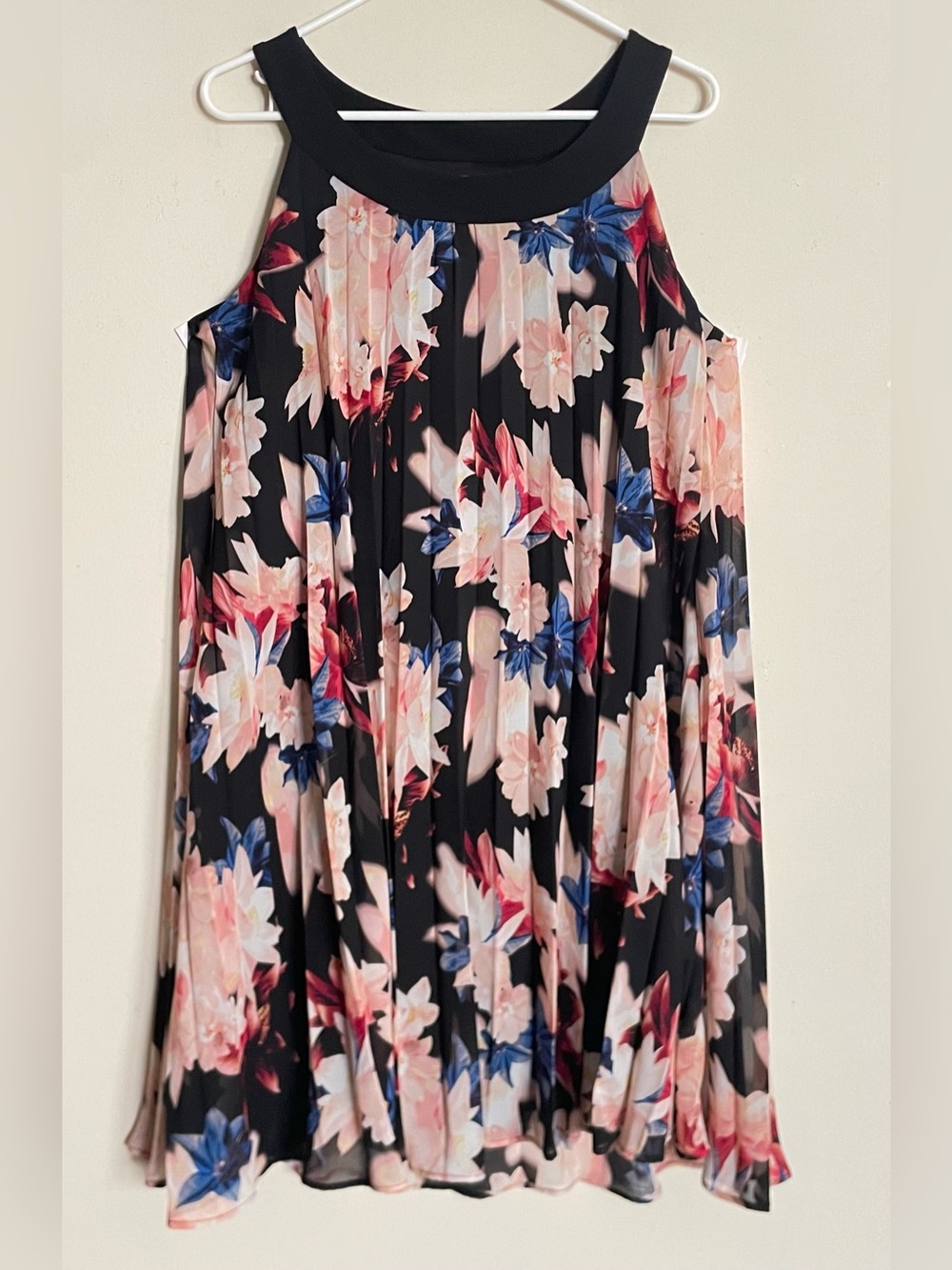 ELLE Sleeveless Floral Pleated Flowy Dress